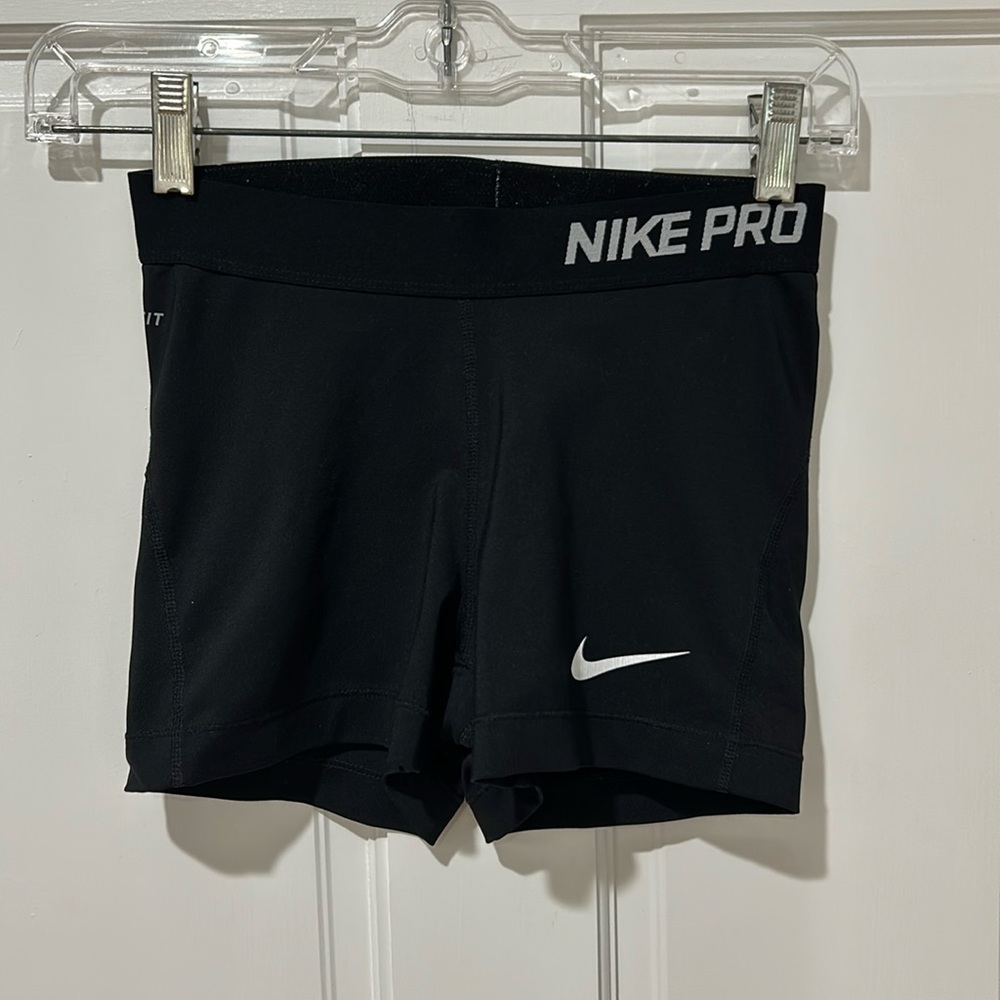 Women’s Nike Pro black shorts-size small